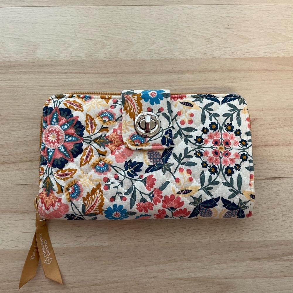 EUC - Vera Bradley Turnlock Wallet in Enchanted Mandala
